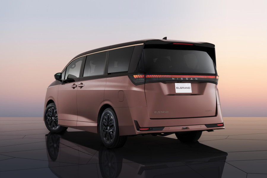 Posle 15 godina: Novi Nissan Elgrand! FOTO