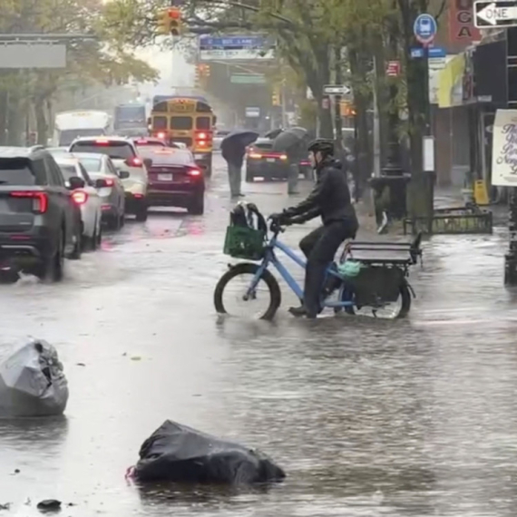 Potop u Njujorku: Dve osobe poginule – ulice pod vodom, letovi otkazani FOTO/VIDEO