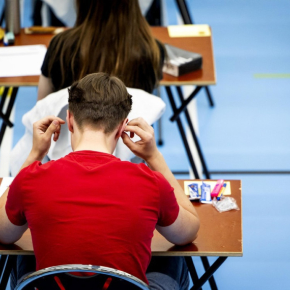 Niš stipendira talente: Grad raspisao javni poziv, evo kako i ko može da se prijavi