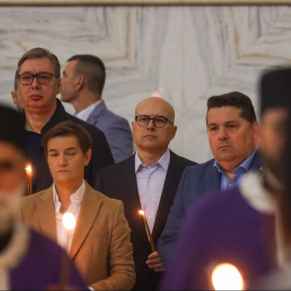 Vučević prisustvovao pomenu za stradale u padu nadstrešnice: Čuvaćemo te duše i voljena imena u našim srcima