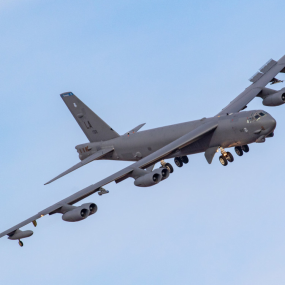 Prve slike: Američki bombarder B-52 nosi prototipove novih krstarećih raketa FOTO