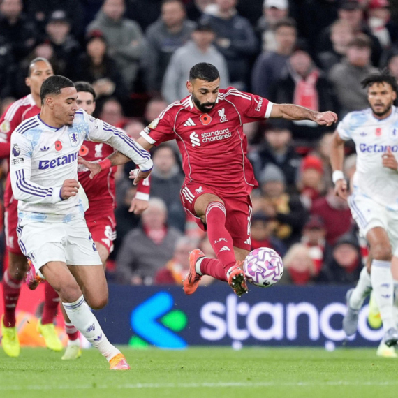 Liverpul prekinuo crni niz – Salah iskoristio "poklon", Vila bez šanse na Enfildu VIDEO