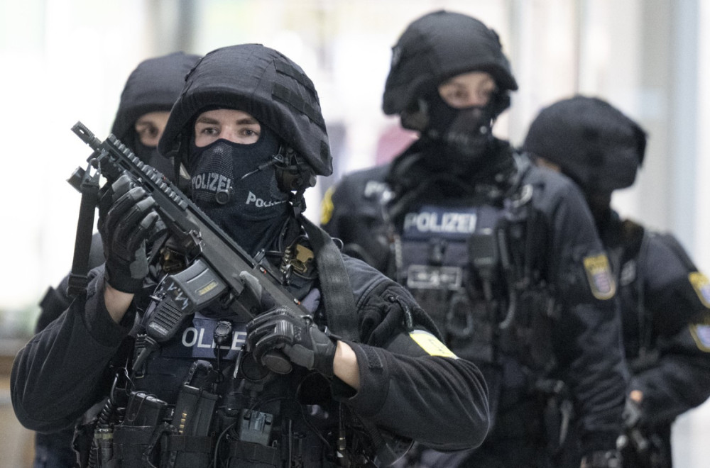 Evakuacija tržnog centra: Prijavljena pucnjava, ima povređenih; Velika policijska intervencija FOTO/VIDEO