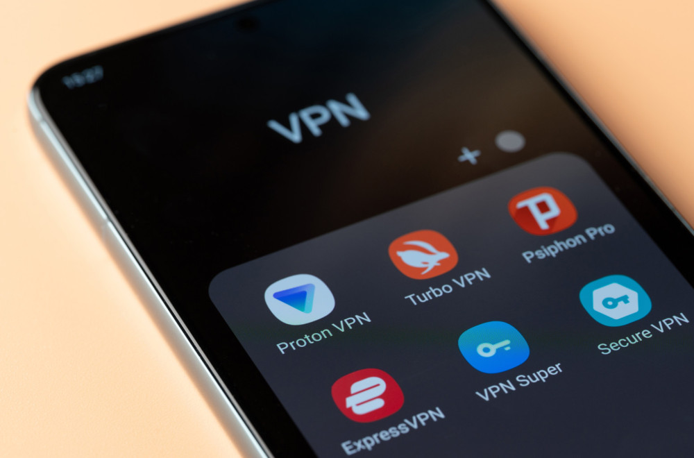 Francuska želi ograničenja za VPN i dodatno spreči maloletnike da koriste društvene mreže