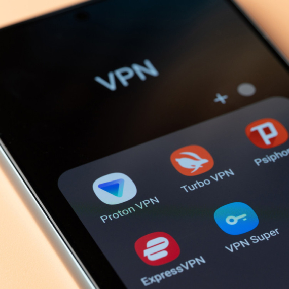 Francuska želi ograničenja za VPN i dodatno spreči maloletnike da koriste društvene mreže