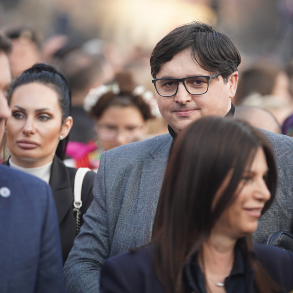 Mrdić: "Nenadić namerno laže, glup je i neobrazovan"