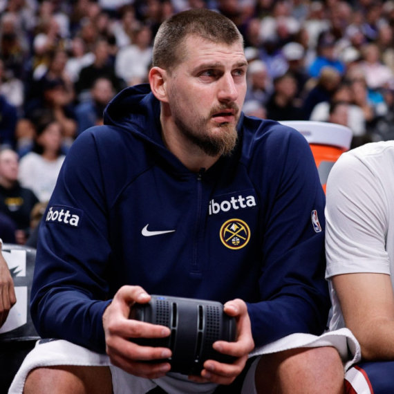 Jokić se našalio posle brutalnog zakucavanja Gordona: "Je l' bilo impresivno?" VIDEO