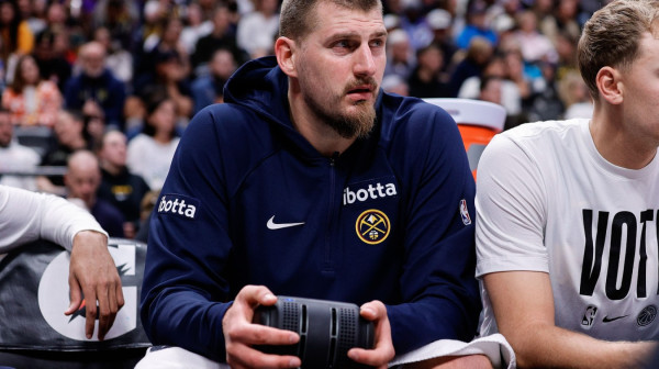 Jokić se našalio posle brutalnog zakucavanja Gordona: "Je l' bilo impresivno?" VIDEO