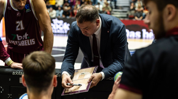 Abaligaš surov, Čanak prekinuo "crnilo"