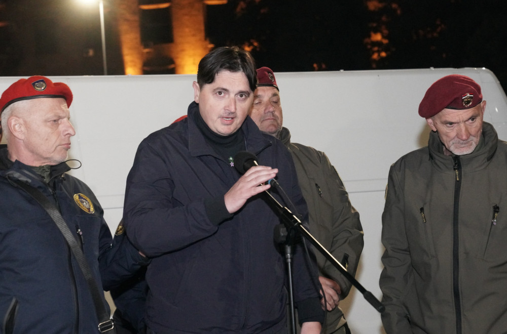 Mrdić već devet dana štrajkuje glađu ispred Skupštine: Učinićemo sve zbog Srbije, istine i pravde