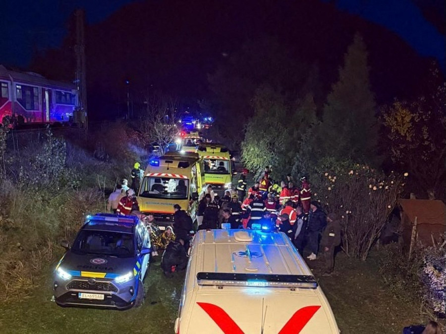 Detalji sudara vozova: Povređeno skoro 80 putnika; Ljudski faktor mogući uzrok nesreće? FOTO/VIDEO