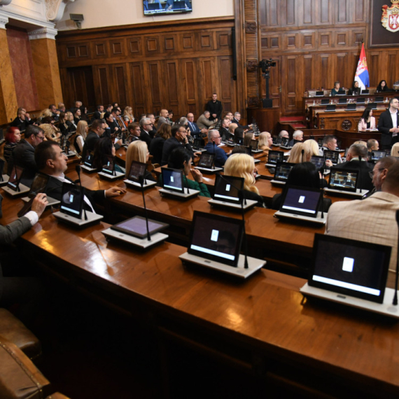 Usvojen dnevni red Druge redovne sednice; Poslanici raspravljali o 40 tačaka; Nastavak sutra u 10 sati