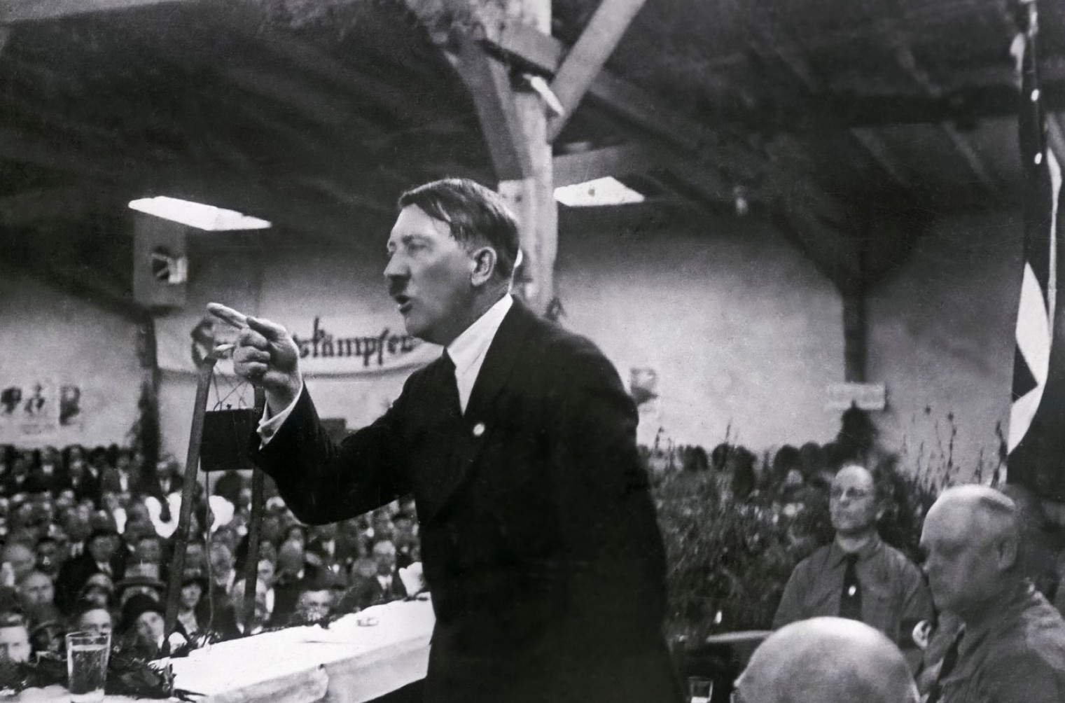 Otkriće DNK analize o kojem bruji svet: Hitler imao redak sindrom