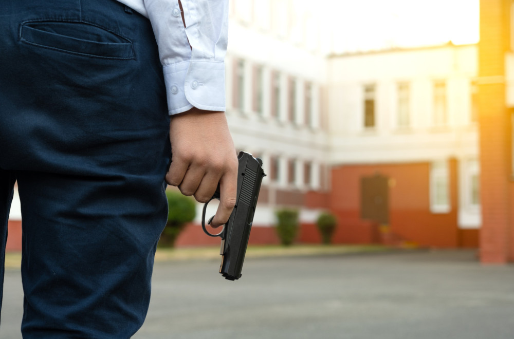 Nišlija pretio replikom pištolja muškarcu na ulici i tražio mu novac