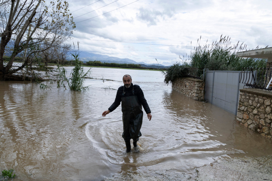 Poplave u Albaniji; Voda nosi sve pred sobom, ima mrtvih FOTO