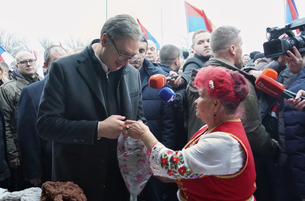 Penzije za 12,2 odsto veće; Građani zadovoljni: "Hvala Vučiću"