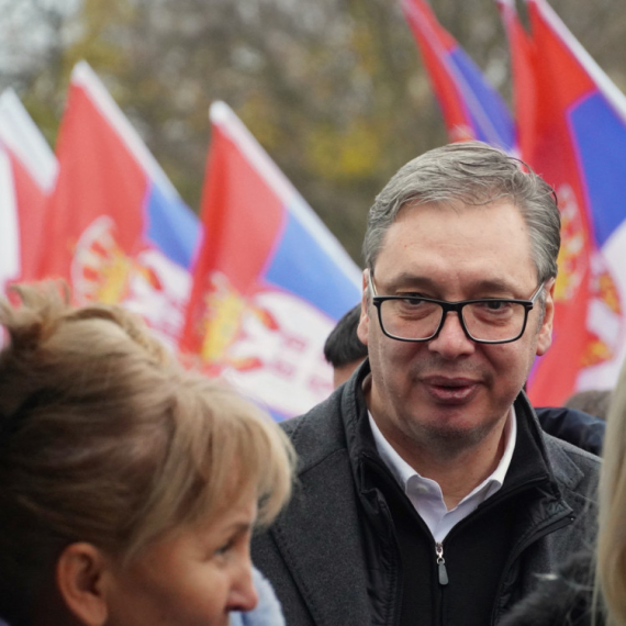 Vučić u Jaši Tomiću: Do pobede u nedelju!; Nikada našu otadžbinu nećemo dati na tacni neprijateljima