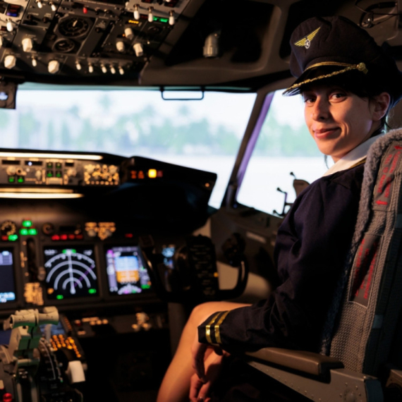 Pilot prvi put prevozio posebnog putnika: Snimak leta rasplakao svet VIDEO