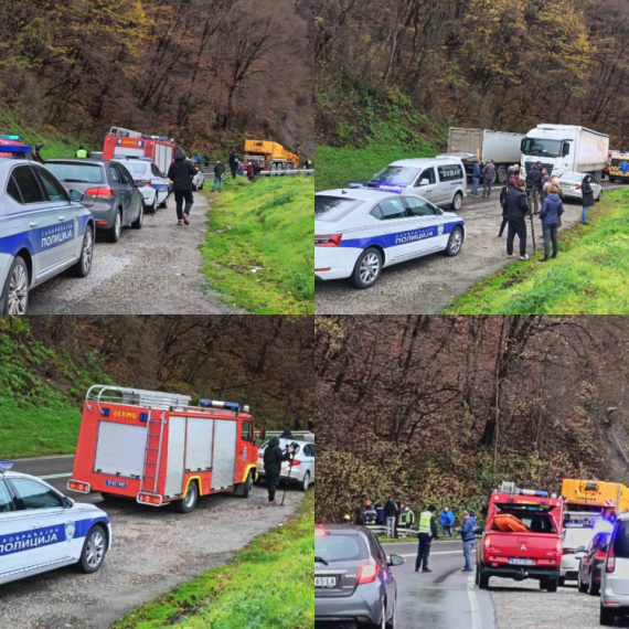 U automobilu kod Ovčar Banje nađena dva tela; Auto dizalica izvukla vozilo, pogrebno vozilo otišlo FOTO/VIDEO