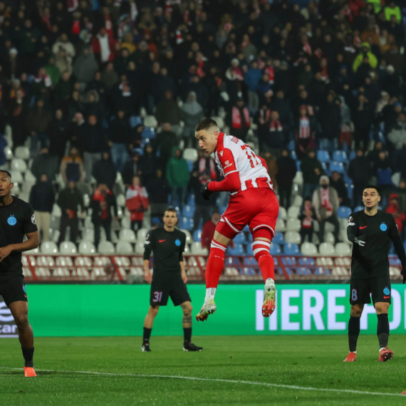 Zvezda slavila sa 10 igrača – "Bio je narandžasti karton"; "Sudija nije umeo da objasni"
