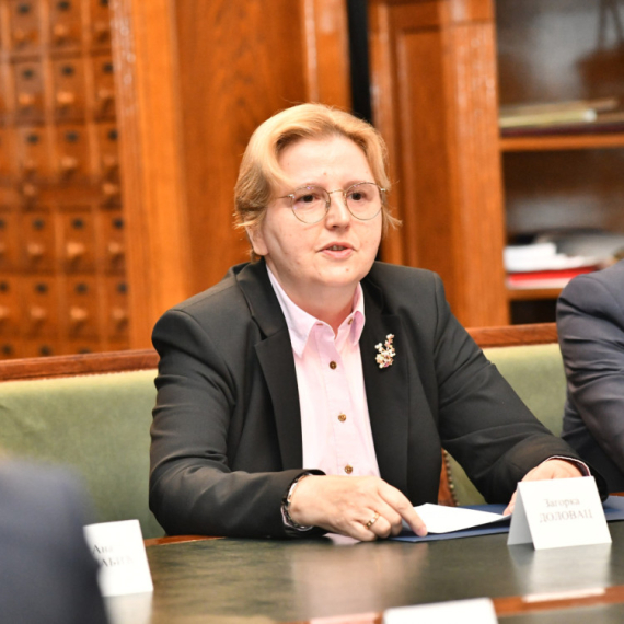 Mrdić: "Dolovac hitno da odgovori srpskoj javnosti – kojim ambasadorima je slala SMS poruke?"