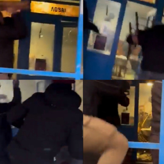 Blokaderi nemoć pokazuju uvredama i nasiljem; Jezive scene u Mionici, letele flaše, stolice... VIDEO