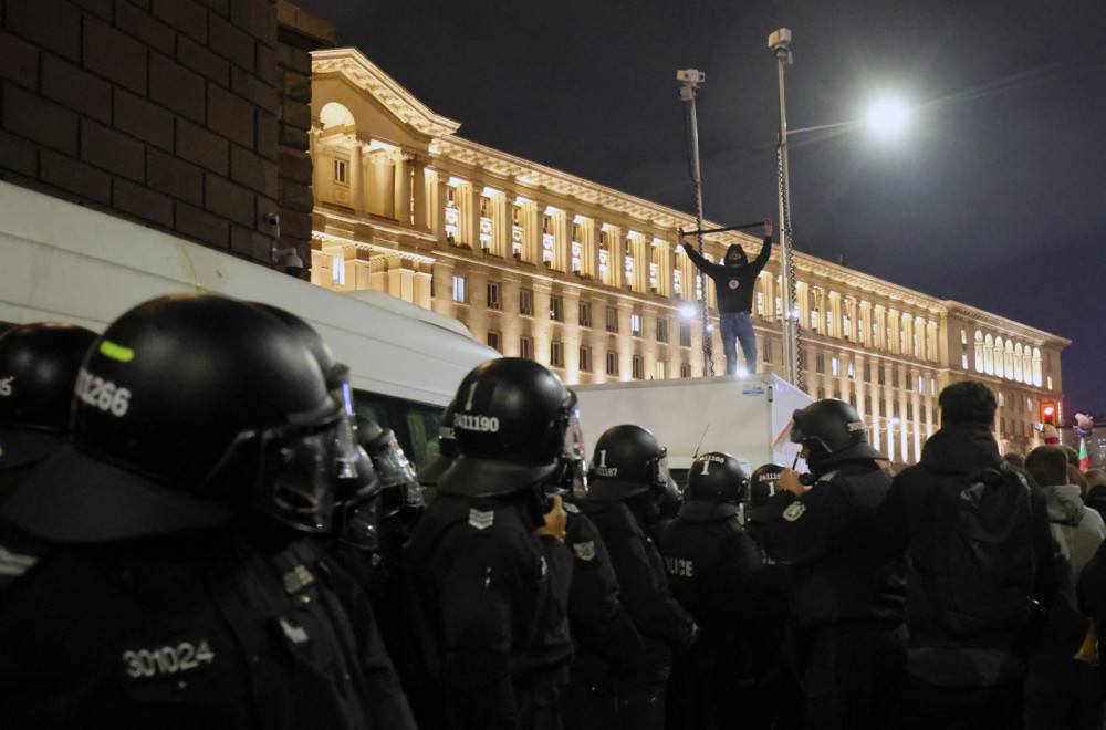 Bugari izašli na ulice; Na protestu i veliki plišani medved FOTO/VIDEO