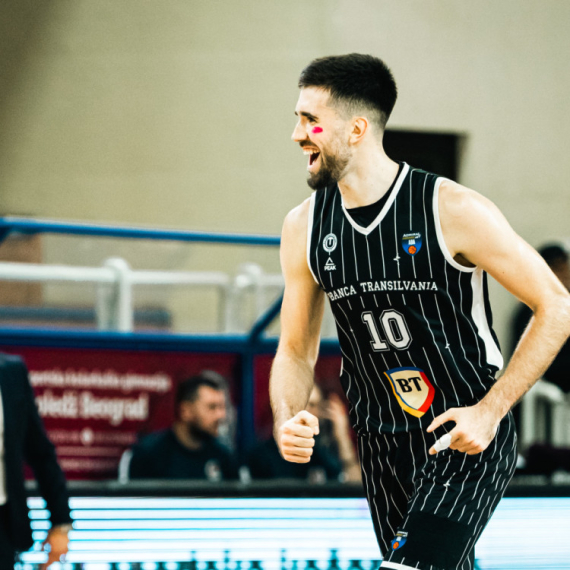 "Brutalan" dabl-dabl Miletića: 19 poena, 14 skokova i koš za pobedu!