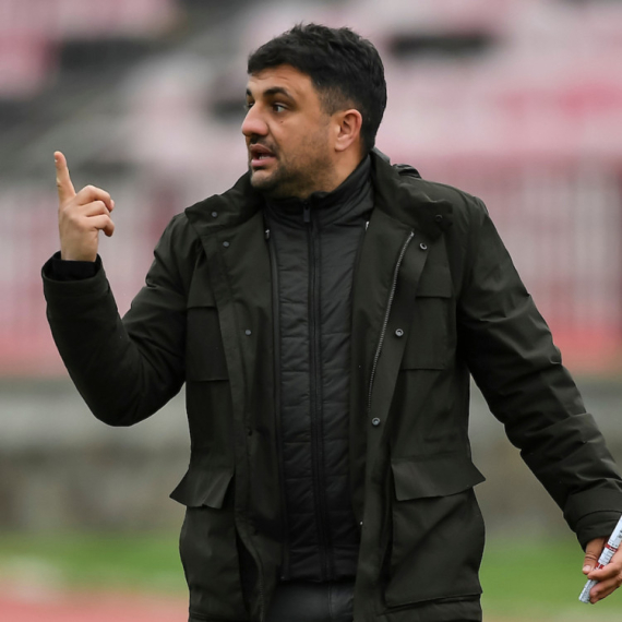 Trener Lučana zabrinut: "Sami smo u ovoj borbi"