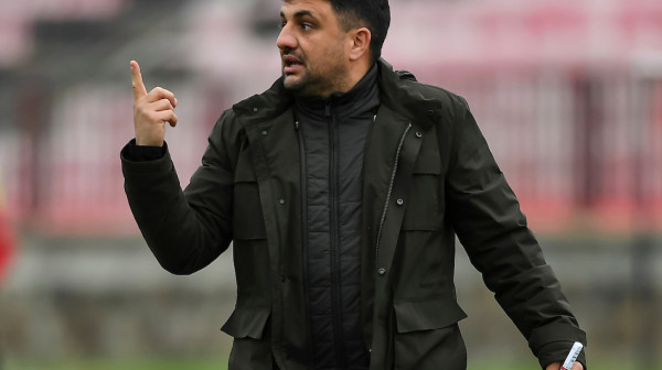 Trener Lučana zabrinut: "Sami smo u ovoj borbi"