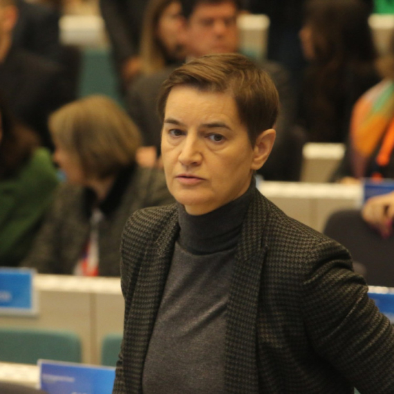 Brnabić: "Bravo za Srbiju i za Er Srbiju. Ko je beše kriv što Er Srbija postoji? A, da – Vučić"