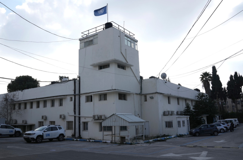 Izraelska policija upala u prostorije UNRWA i podigla zastavu Izraela FOTO/VIDEO
