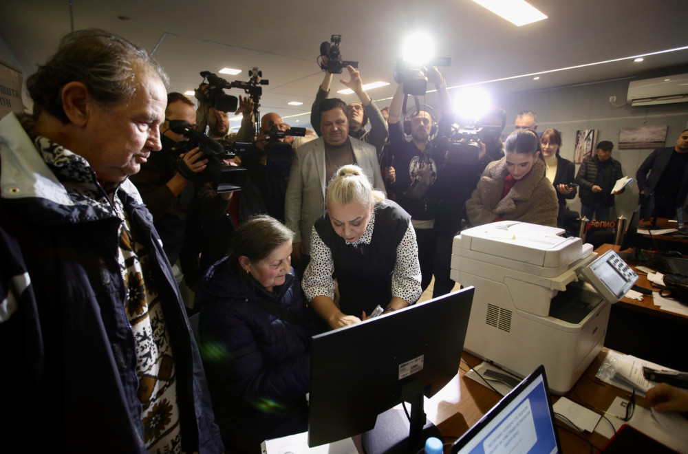 Neverovatan prizor, dugi redovi za legalizaciju: Prvog dana zahtev podnelo 19.000 građana FOTO