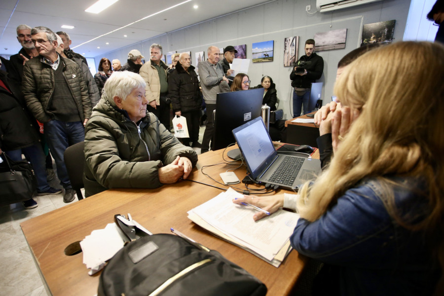 Neverovatan prizor, dugi redovi za legalizaciju: Prvog dana zahtev podnelo 19.000 građana FOTO