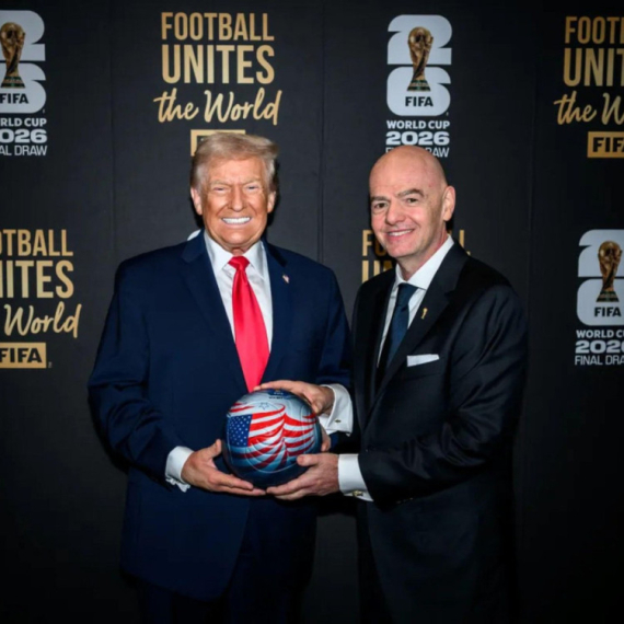 Licemerna FIFA – kažnjava zbog mešanja politike, a Infantino to uradio sa Trampom