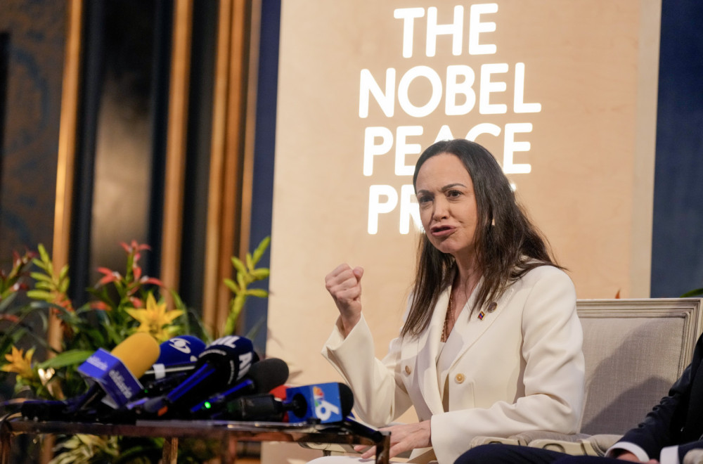 Madurova rivalka u "dilu" s Trampom – poklonila mu svoju nagradu