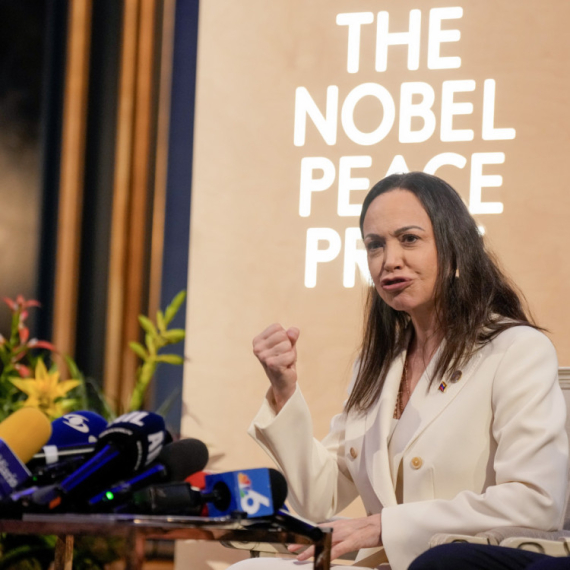 Madurova rivalka u "dilu" s Trampom – poklonila mu svoju nagradu