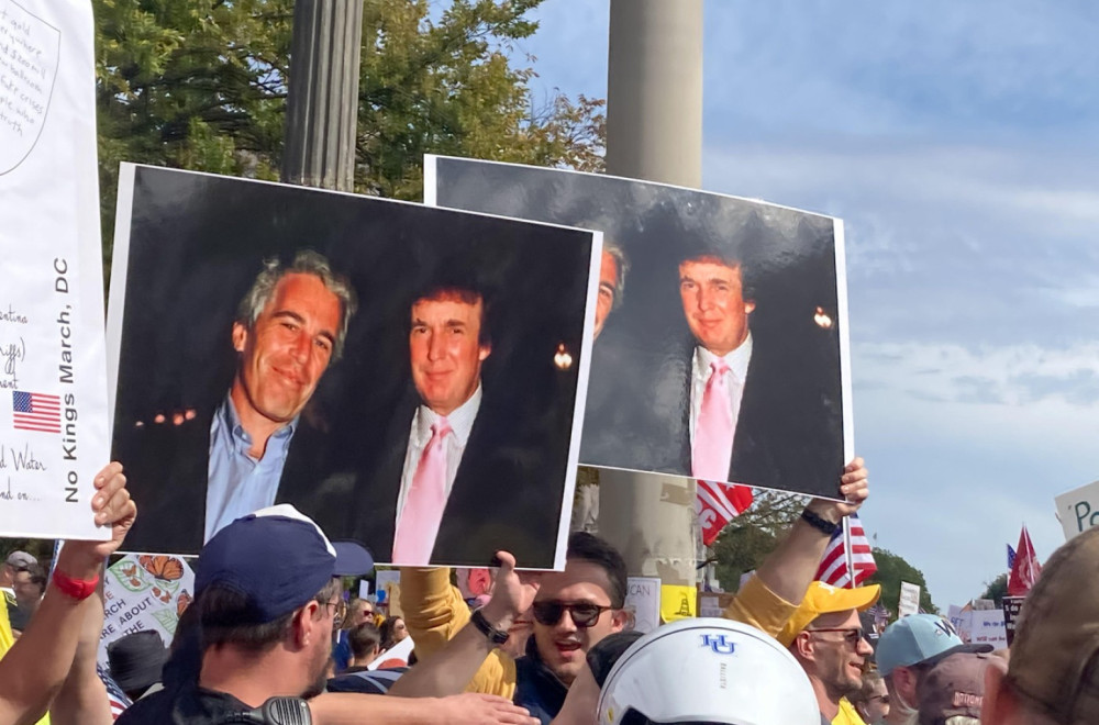 Nove šokantne fotografije sa Epstajnovog ostrva: "Kondomi sa likom Trampa samo 4.5 funti" FOTO