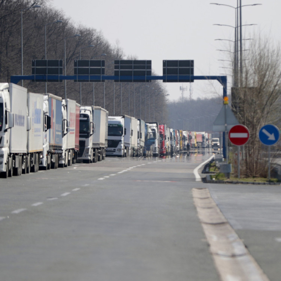 Gužva na izlazu iz Srbije: Na graničnim prelazima kilometarske kolone