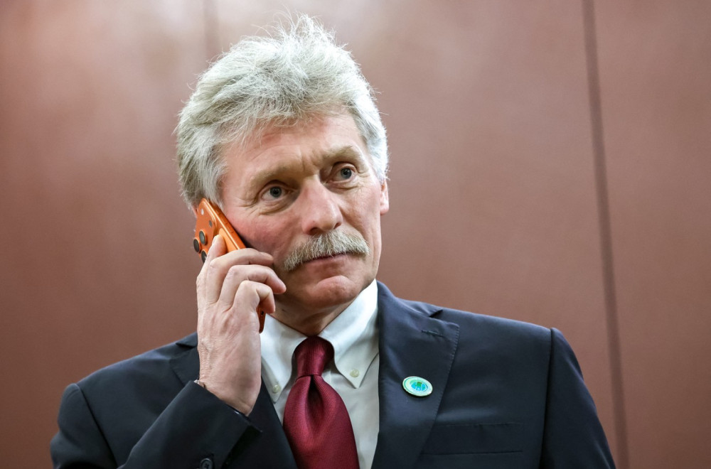 Šta "Putinov megafon" drži u ruci? FOTO