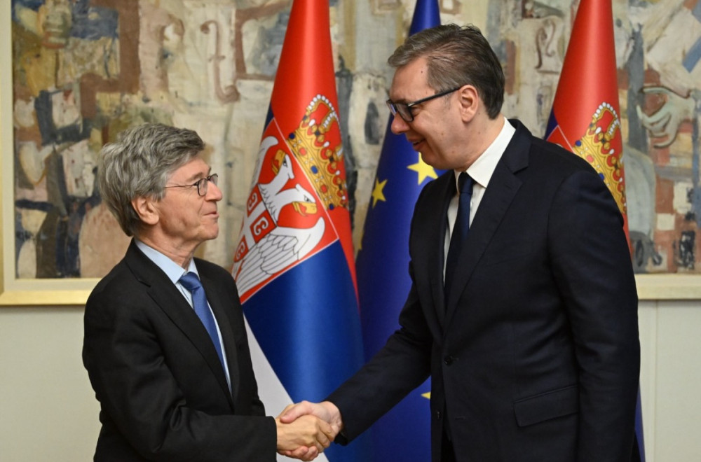 Vučić sa profesorom Univerziteta Kolumbija Džefrijem Saksom; "Izuzetna čast" FOTO