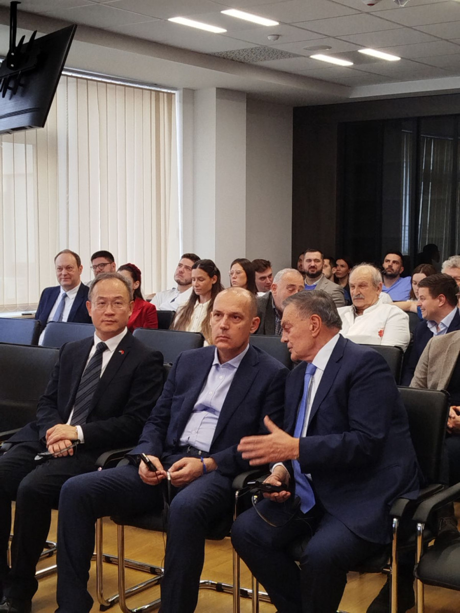 Prvi put na Balkanu: U Srbiji urađena operacija na srcu uz pomoć robota; Bez krvarenja i trauma FOTO