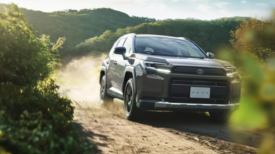 Toyota RAV4 u Japanu košta 25.000 evra – šta sve dobijate za taj novac? FOTO