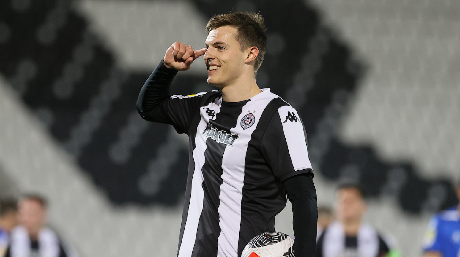 Milan potvrdio: Kostić je potpisao!
