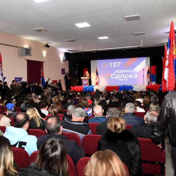Srpska lista održala predizborni skup u Ranilugu: Svako ko ne izađe na izbore glasa za Kurtija FOTO