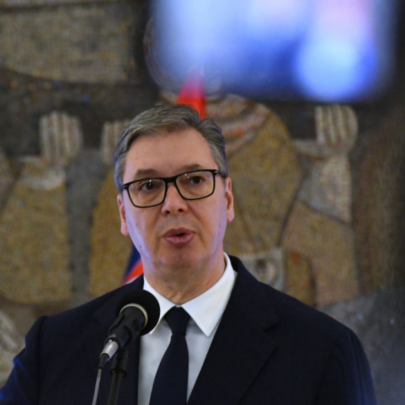 Brojni lideri čestitali Vučiću praznike; Stigle čestitke od Merca, Sančeza, Hristodulidisa, Pape Lava...