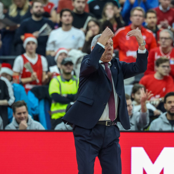 Pešiću debakl i istorija na debiju – Hapoel ubedljiv u Minhenu