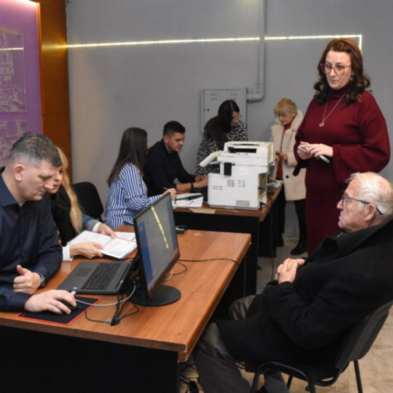 Ogroman odziv za Vučićevu meru: Više od 420.000 prijava za samo 18 dana