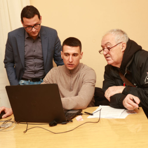 Sjajan odziv za Vučićevu meru! Pristiglo 750.000 prijava legalizaciju – još malo pa milion VIDEO