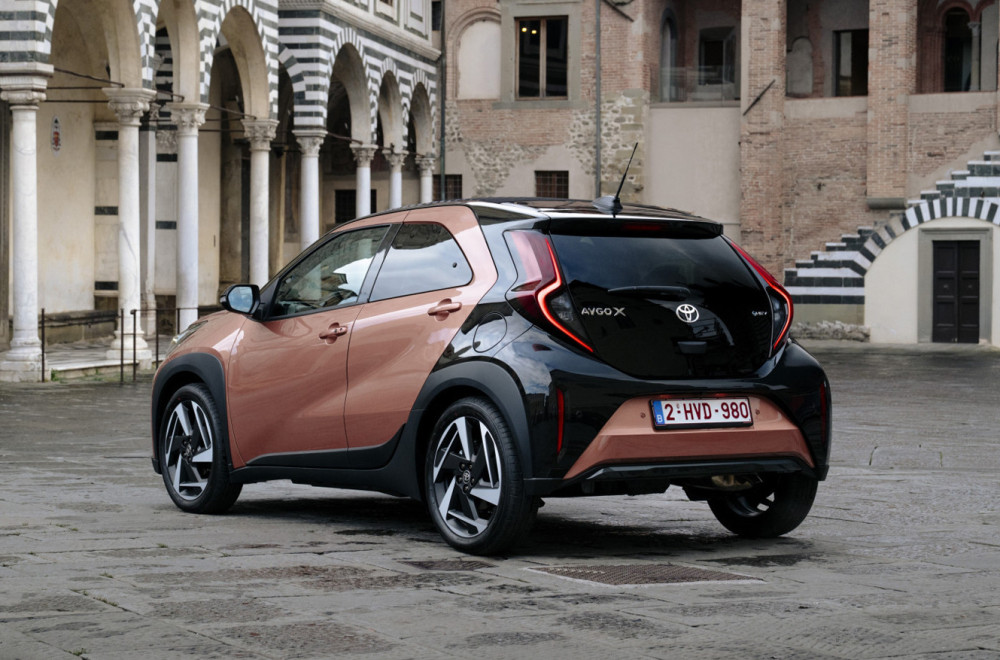 Nova Toyota Aygo X hibrid predstavljena u Srbiji, poznata i cena FOTO